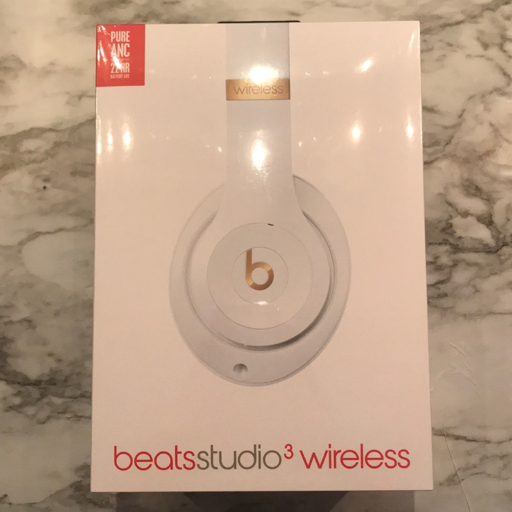 Apple Beats studio 3 wireless headphones